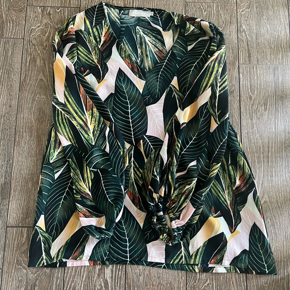 Tropical blouse with scoop neck balloon sleeve